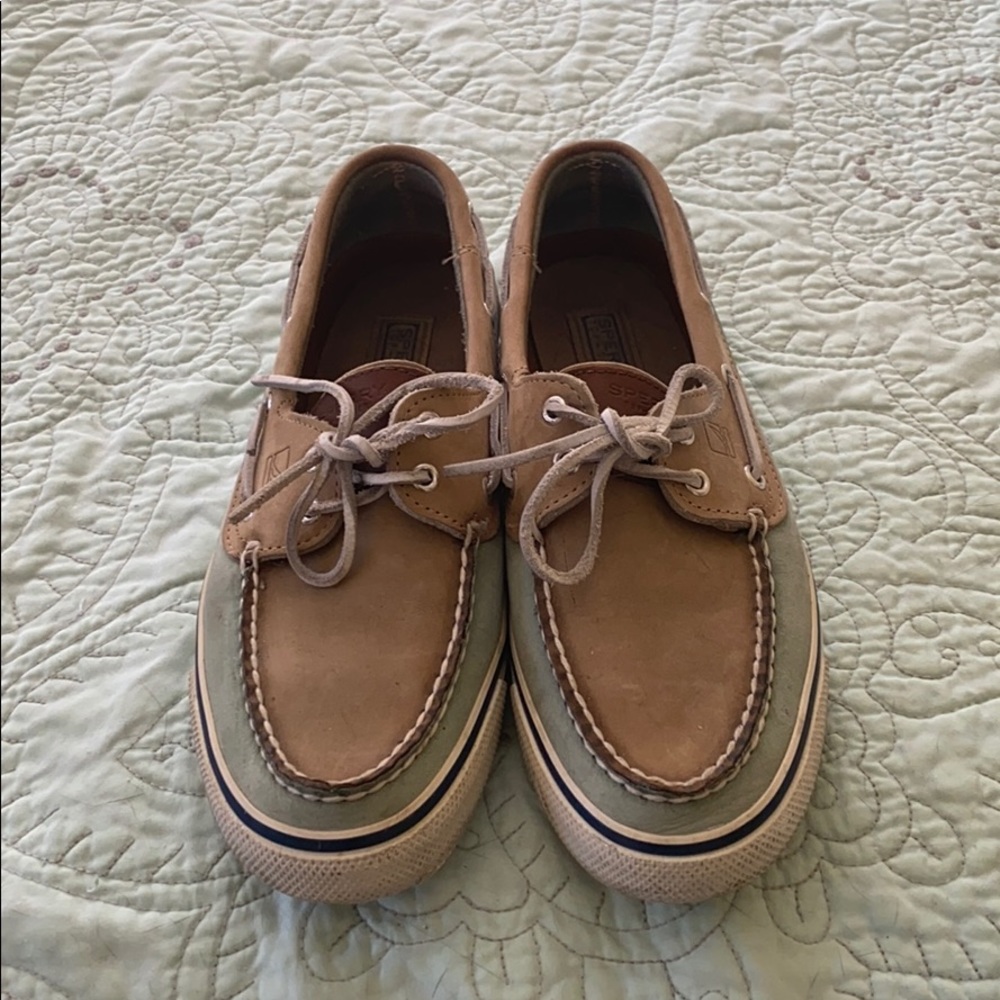 Neutral colored Sperrys